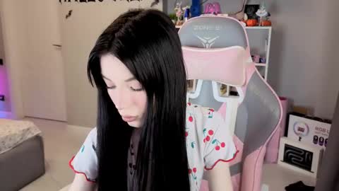 Snapshot of mia_gothh chatting on November 18, 3:16 pm MIA HELP ME REACH 100 LIKES online show from November 18, 3:16 pm