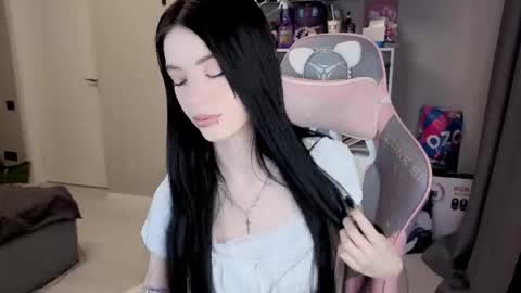 Snapshot of mia_gothh chatting on February 23, 3:31 pm MIA HELP ME REACH 100 LIKES online show from February 23, 3:31 pm