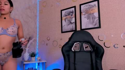 Mia online show from March 6, 6:37 pm