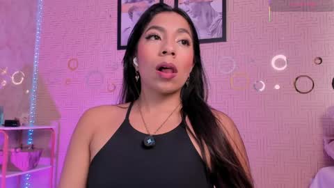 Snapshot of mia_gothzx chatting on May 15, 8:27 pm Mia online show from May 15, 8:27 pm