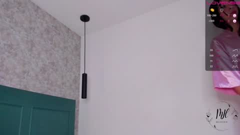 Snapshot of mia_holson chatting on December 5, 11:38 am I am Mia online show from December 5, 11:38 am