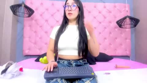 Snapshot of mia_hornny chatting on January 14, 12:33 pm Mia online show from January 14, 12:33 pm