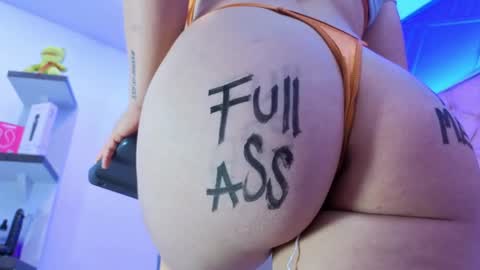 Snapshot of mia_hornny chatting on May 10, 1:05 pm Mia online show from May 10, 1:05 pm