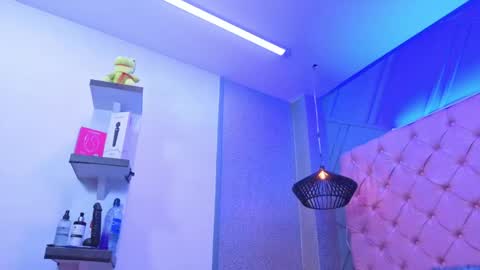 Snapshot of mia_hornny chatting on May 15, 7:32 pm Mia online show from May 15, 7:32 pm