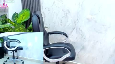 Mia.... Nice to meet you  thumb up me please its important online show from October 15, 7:58 pm