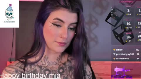 Snapshot of mia_jagger chatting on December 6, 12:23 am Val online show from December 6, 12:23 am