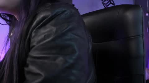 Snapshot of mia_jagger chatting on December 12, 8:21 pm Val online show from December 12, 8:21 pm