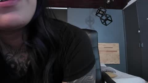 Snapshot of mia_jagger chatting on December 17, 2:01 am Val online show from December 17, 2:01 am