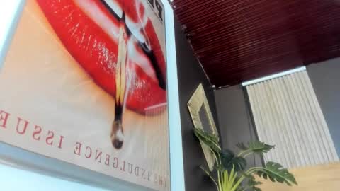 Snapshot of mia_jagger chatting on September 18, 11:45 am Val online show from September 18, 11:45 am