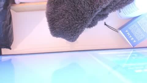    online show from November 28, 12:08 pm