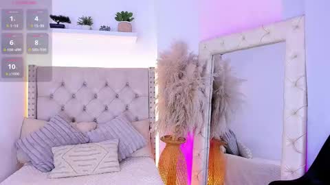 mia_juicy_ online show from October 18, 9:26 pm