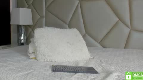 mia_kleim1 online show from February 3, 7:08 pm