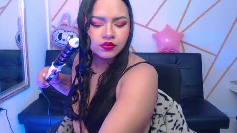 mia_kraviz online show from May 20, 12:44 pm