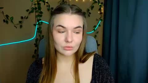 mia_lemm online show from March 2, 7:59 am