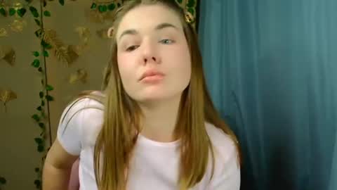 Snapshot of mia_lemm chatting on June 19, 8:29 am mia_lemm online show from June 19, 8:29 am