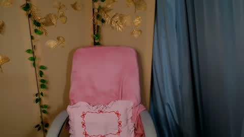 Snapshot of mia_lemm chatting on July 24, 7:06 am mia_lemm online show from July 24, 7:06 am