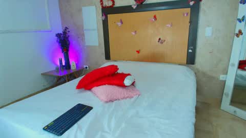 Snapshot of mia_lopez52 chatting on May 22, 6:13 pm MIALOPEZ . Y . online show from May 22, 6:13 pm