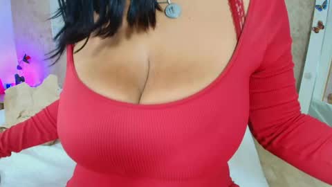 Snapshot of mia_lopez52 chatting on June 9, 6:19 pm MIALOPEZ . Y . online show from June 9, 6:19 pm