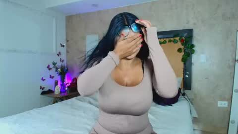 Snapshot of mia_lopez52 chatting on July 28, 6:07 pm MIALOPEZ . Y . online show from July 28, 6:07 pm