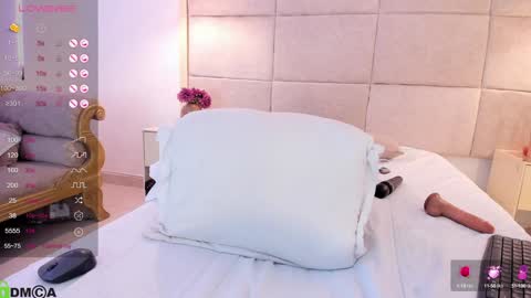 Snapshot of mia_lourence chatting on February 6, 9:49 pm Mia online show from February 6, 9:49 pm