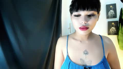 M I A online show from May 1, 7:57 am