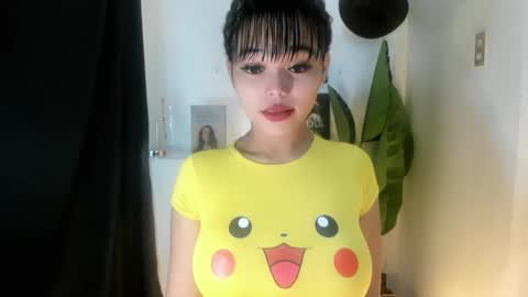 Snapshot of mia_lover9 chatting on May 13, 8:01 am M I A online show from May 13, 8:01 am
