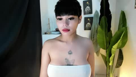 Snapshot of mia_lover9 chatting on May 16, 5:45 pm M I A online show from May 16, 5:45 pm