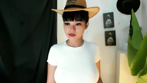Snapshot of mia_lover9 chatting on June 5, 3:24 am M I A online show from June 5, 3:24 am