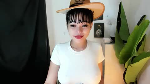 Snapshot of mia_lover9 chatting on June 8, 6:03 am M I A online show from June 8, 6:03 am