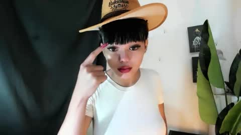 Snapshot of mia_lover9 chatting on June 9, 1:34 pm M I A online show from June 9, 1:34 pm