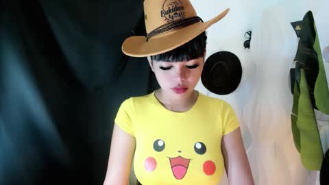 Snapshot of mia_lover9 chatting on June 11, 2:53 am M I A online show from June 11, 2:53 am