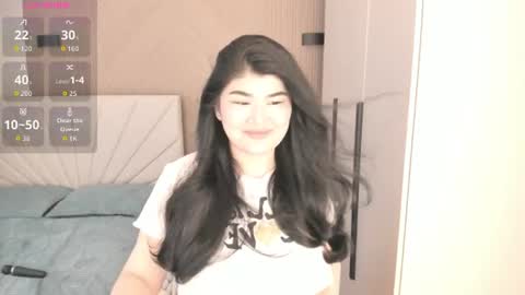 Snapshot of mia_lui chatting on June 13, 11:19 am Mia 3 online show from June 13, 11:19 am
