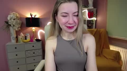 Snapshot of mia_luxx92 chatting on December 31, 7:42 am Mia online show from December 31, 7:42 am