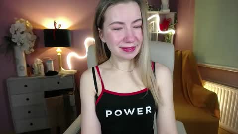 Snapshot of mia_luxx92 chatting on January 12, 7:43 am Mia online show from January 12, 7:43 am