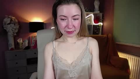 Snapshot of mia_luxx92 chatting on January 25, 7:49 am Mia online show from January 25, 7:49 am