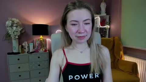 Snapshot of mia_luxx92 chatting on January 27, 7:35 am Mia online show from January 27, 7:35 am