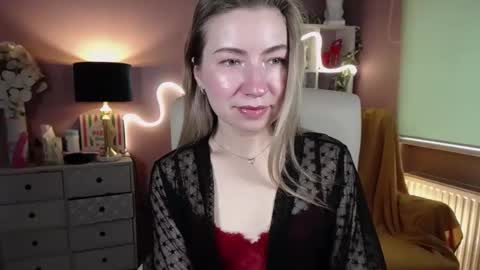 Snapshot of mia_luxx92 chatting on February 2, 10:57 am Mia online show from February 2, 10:57 am