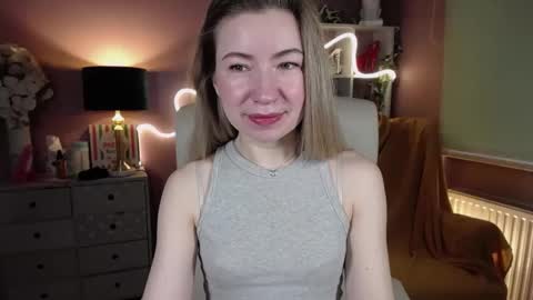 Snapshot of mia_luxx92 chatting on February 3, 7:18 am Mia online show from February 3, 7:18 am