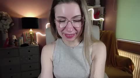 Snapshot of mia_luxx92 chatting on February 3, 10:47 am Mia online show from February 3, 10:47 am