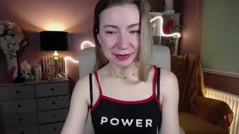 Snapshot of mia_luxx92 chatting on February 6, 7:35 am Mia online show from February 6, 7:35 am