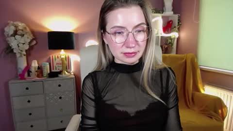 Snapshot of mia_luxx92 chatting on February 8, 11:33 am Mia online show from February 8, 11:33 am