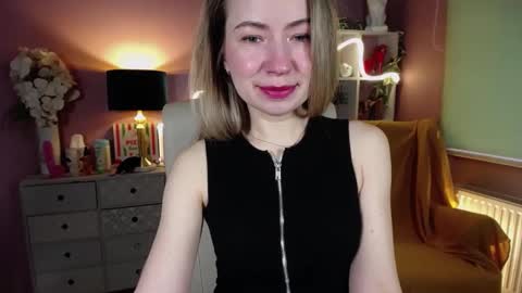 Snapshot of mia_luxx92 chatting on February 9, 8:11 am Mia online show from February 9, 8:11 am