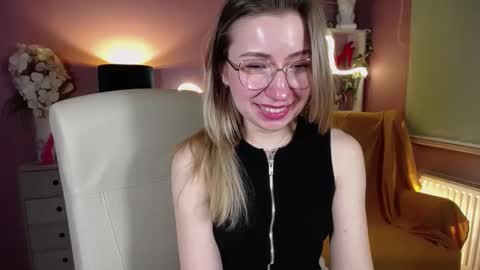 Snapshot of mia_luxx92 chatting on February 9, 8:45 pm Mia online show from February 9, 8:45 pm