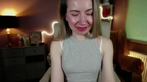 Snapshot of mia_luxx92 chatting on February 23, 11:00 am Mia online show from February 23, 11:00 am