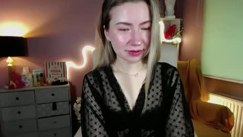 Snapshot of mia_luxx92 chatting on February 24, 7:33 am Mia online show from February 24, 7:33 am