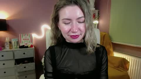 Snapshot of mia_luxx92 chatting on February 25, 6:31 pm Mia online show from February 25, 6:31 pm