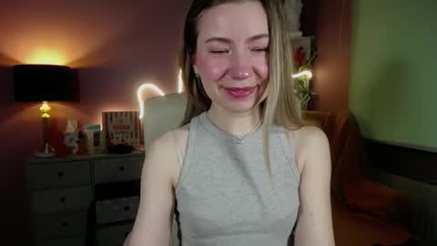 Snapshot of mia_luxx92 chatting on February 28, 7:58 am Mia online show from February 28, 7:58 am