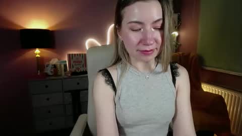 Snapshot of mia_luxx92 chatting on March 2, 8:18 pm Mia online show from March 2, 8:18 pm