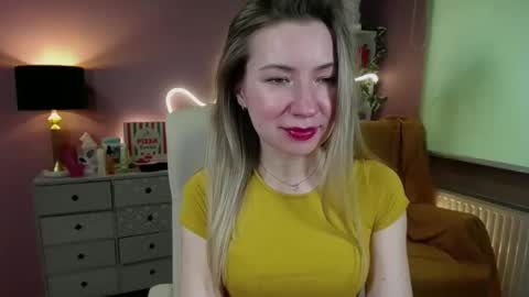 Snapshot of mia_luxx92 chatting on March 9, 11:25 am Mia online show from March 9, 11:25 am