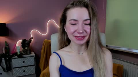 Snapshot of mia_luxx92 chatting on September 24, 7:01 am Mia online show from September 24, 7:01 am